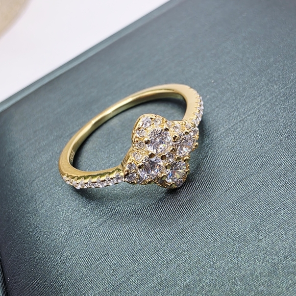 ✨ Gold Cluster Moissanite Ring – Size 7 - Picture 1 of 4